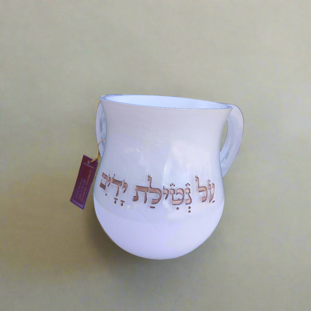 נטלה לבנה מפוליריזן