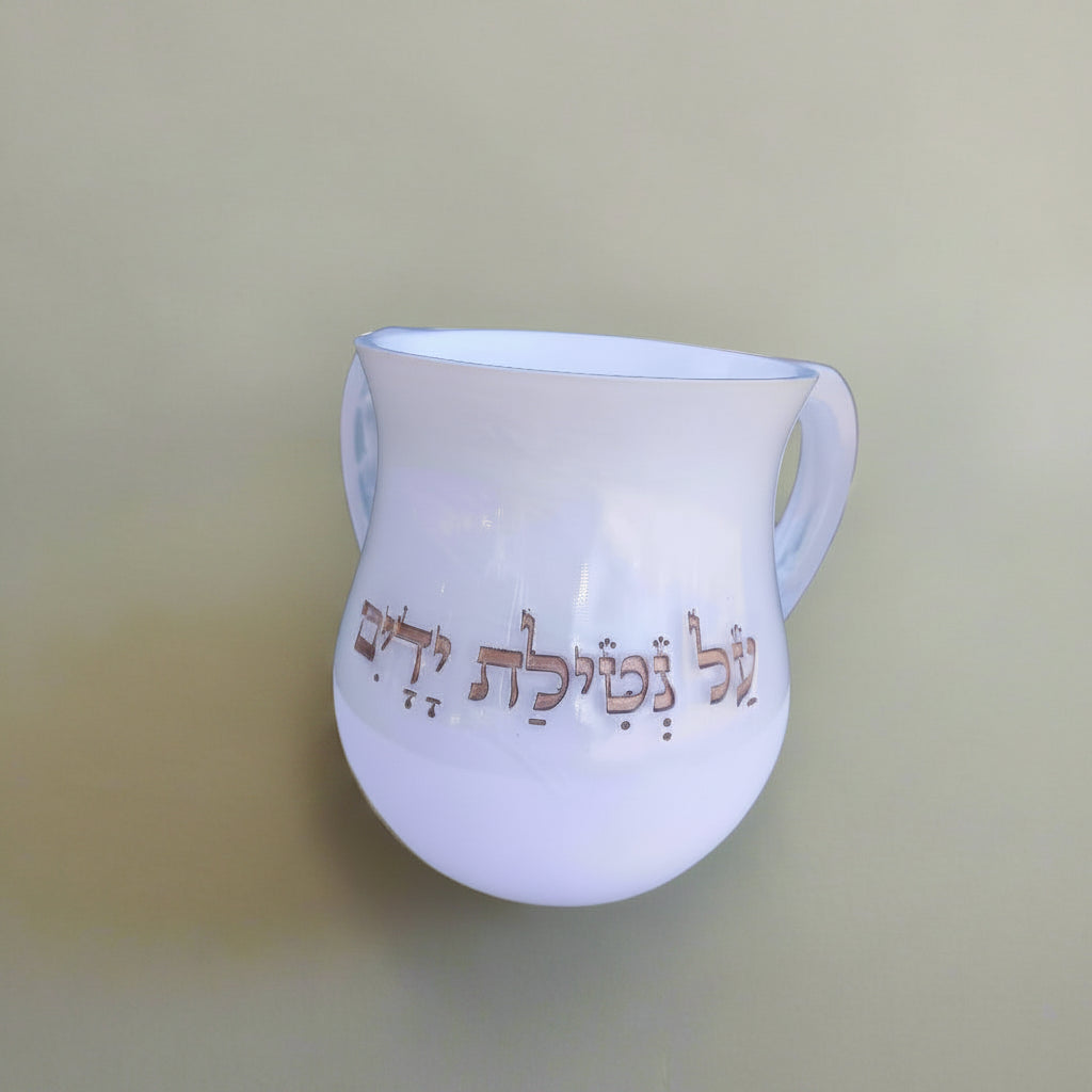 נטלה לבנה מפוליריזן