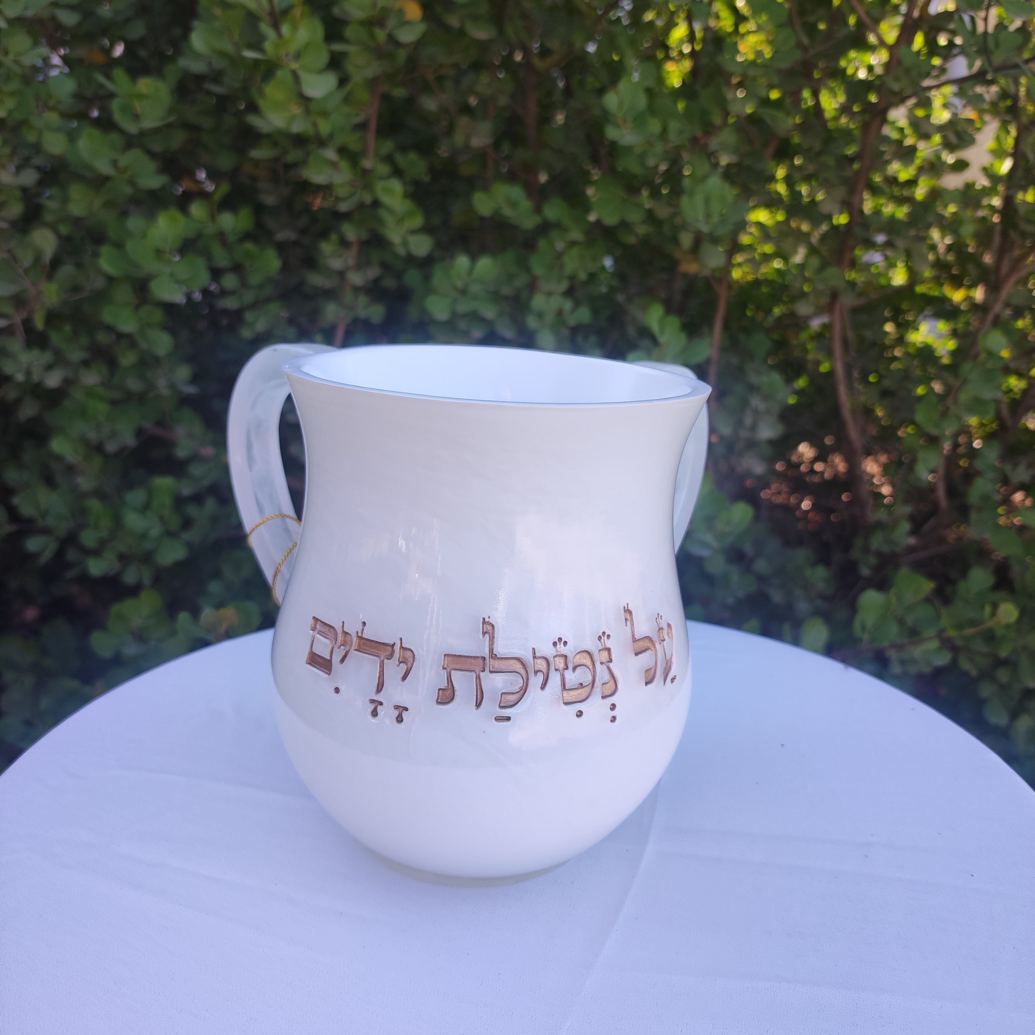 נטלה לבנה מפוליריזן