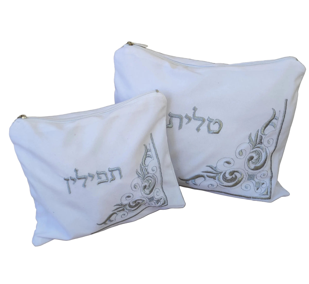 כיסוי לטלית ולתפילין מקטיפה- לבן ועיטורים בגוון כסף
