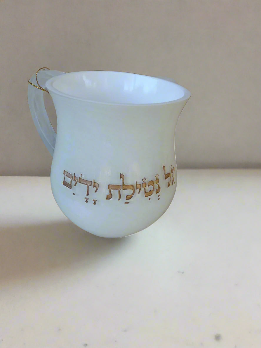 נטלה לבנה מפוליריזן