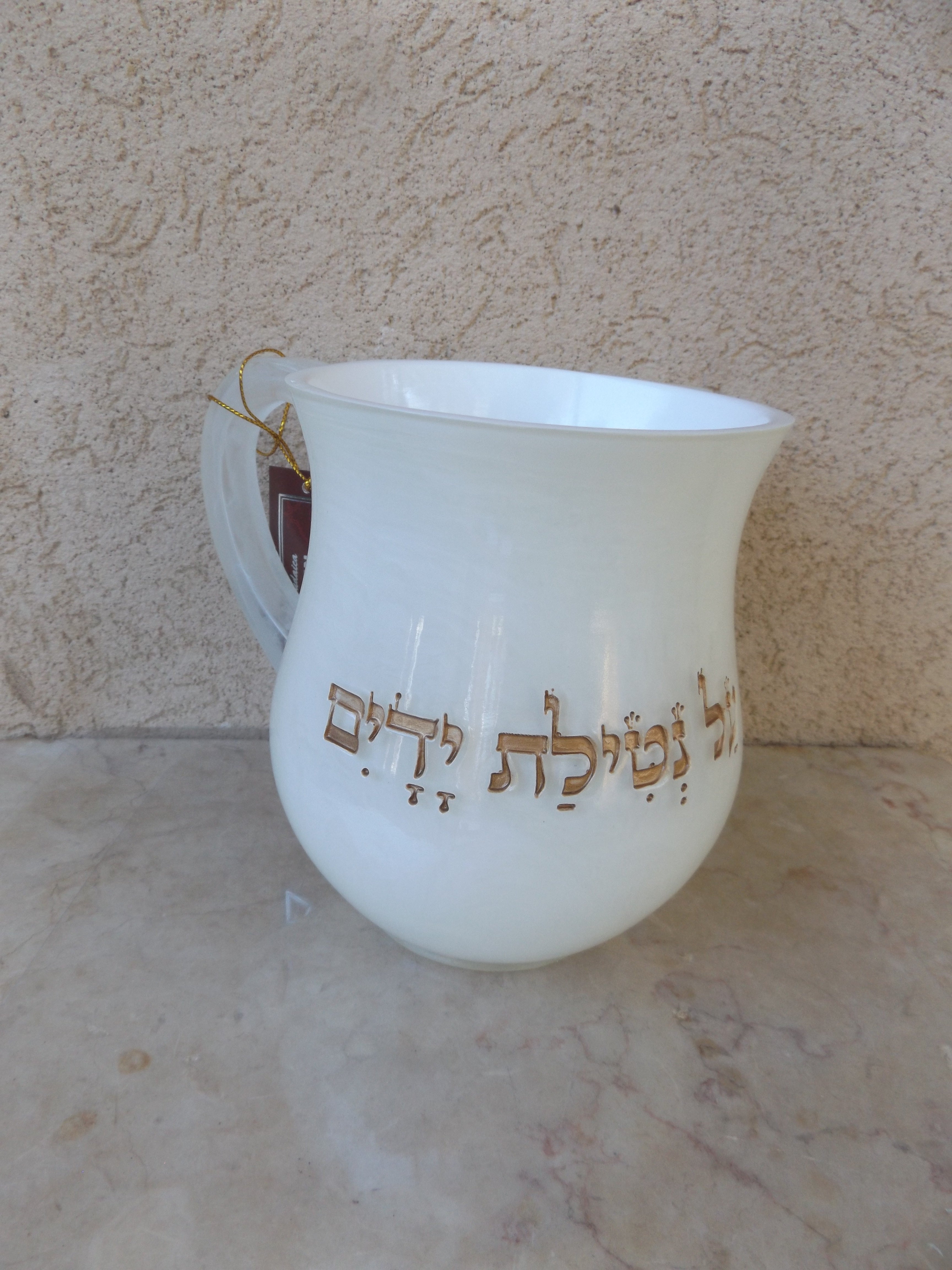 נטלה לבנה מפוליריזן
