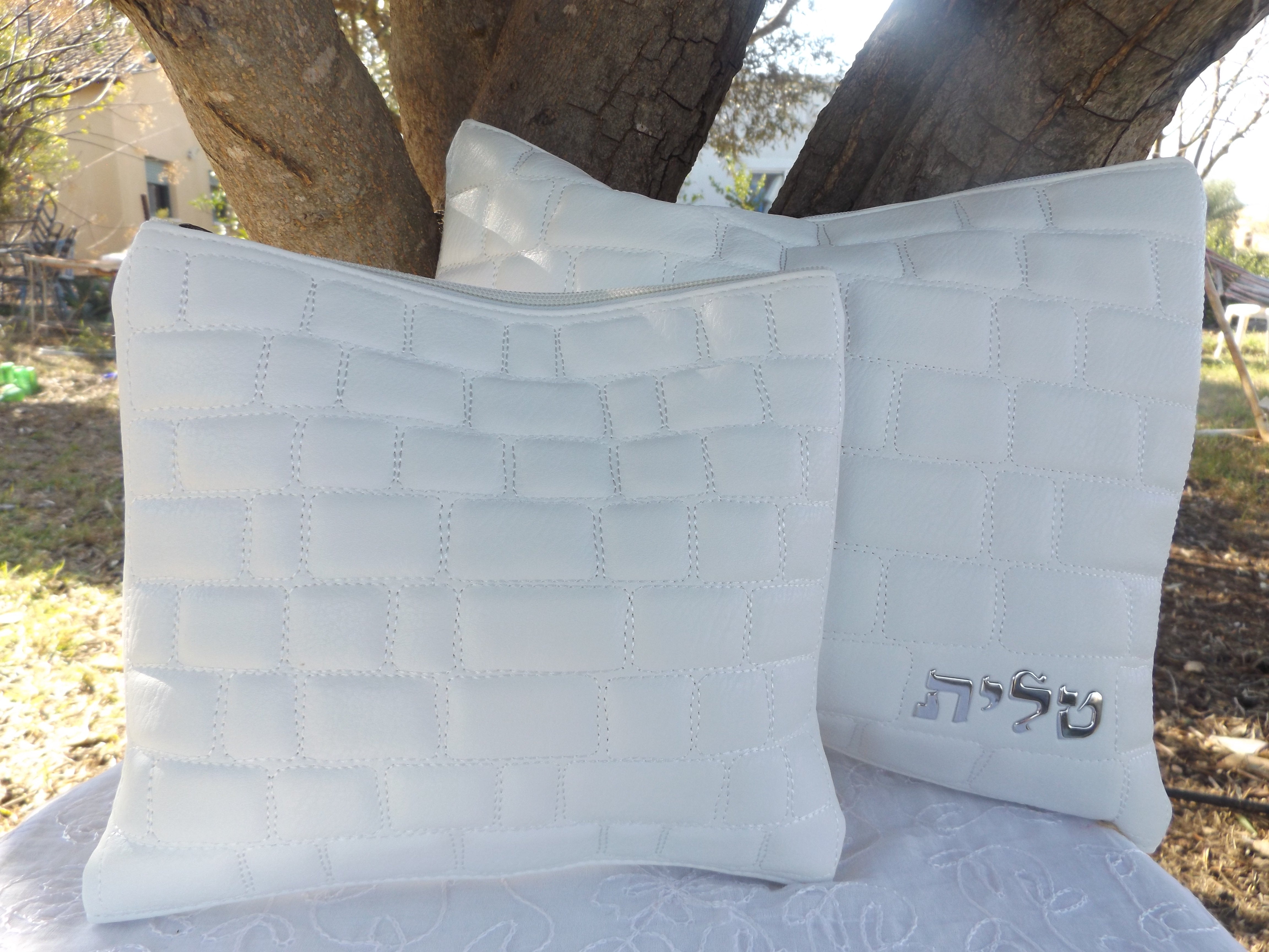 כיסוי לטלית ולתפילין דמוי עור - לבן