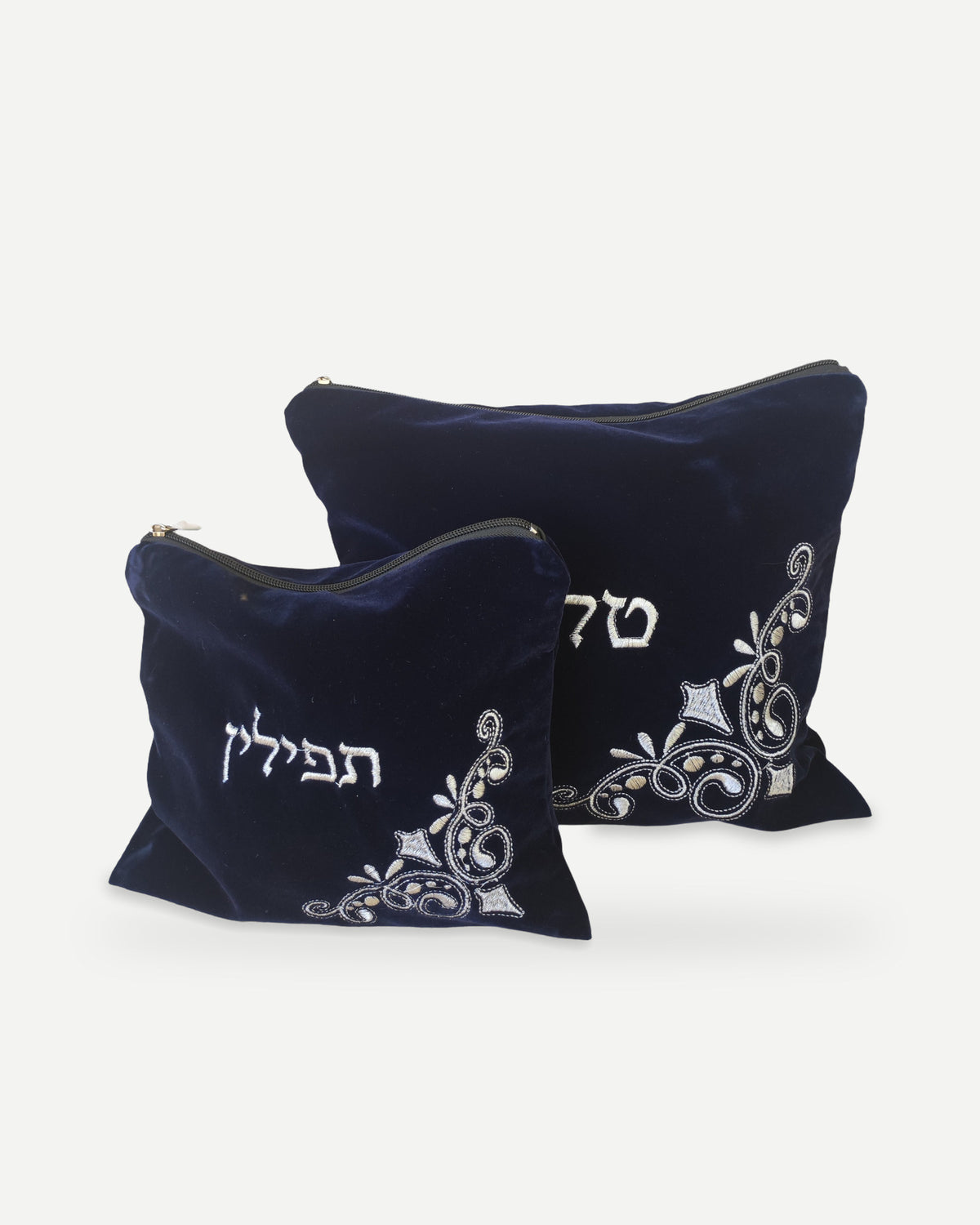 כיסוי לטלית ולתפילין מקטיפה כחול כהה עם רקמת כסף